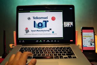Telkomsel perkuat upaya untuk mengakselerasi transformasi lintas sektor industri di Indonesia menuju Industri 4.0 dengan menghadirkan layanan Telkomsel IoT Smart Manufacturing.